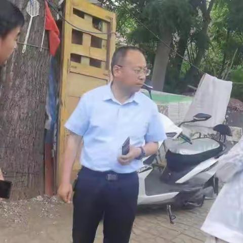 义马市千秋路街道开展罂粟排查清理工作