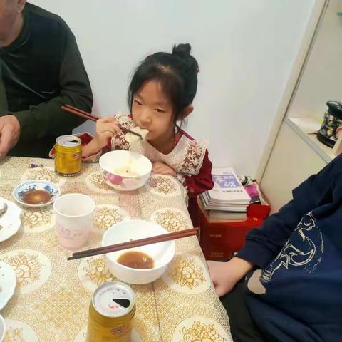 热热闹闹欢度佳节