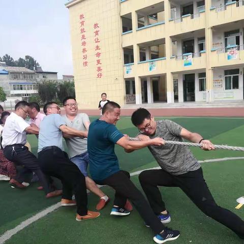 比出团结  赛出风采         ---记官山小学2019年教师节教职工拔河比赛