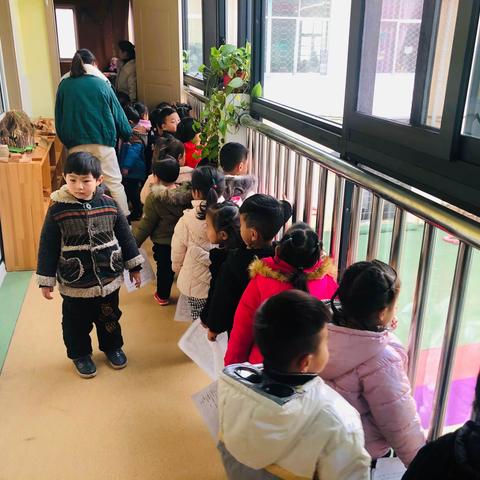 爱护双眼从小做起——鹿楼镇中心幼儿园视力检查活动