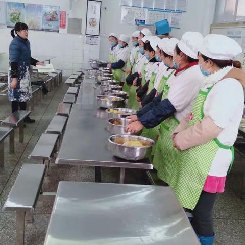 谷城阳光学校膳食部刀功技能比赛