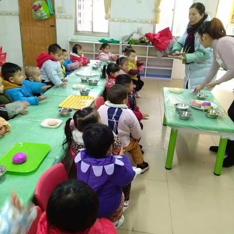 覃塘街道幼儿园小班“迎元旦，做汤圆”活动