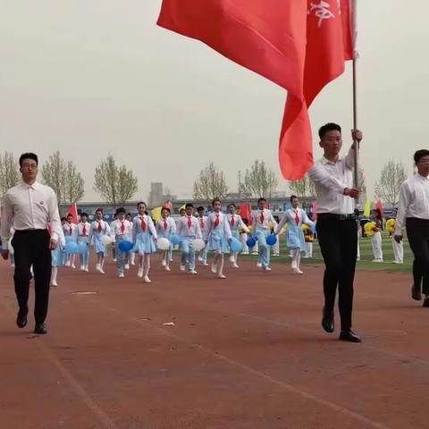 奔跑吧，少年！—恭喜南堡一小获得区运动会第一名