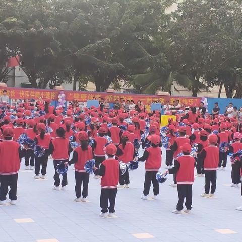 利国镇中心幼儿园2018秋季“体育竞技促成长，快乐伴随小健将”亲子运动会