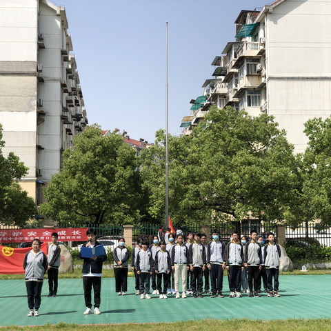 武大附校金鹤园学校团总支隆重举行第21期团校结业典礼暨入团仪式