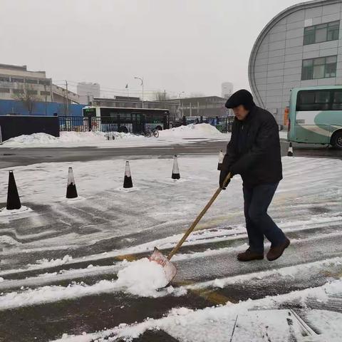 抚顺长途客运有限公司除雪活动