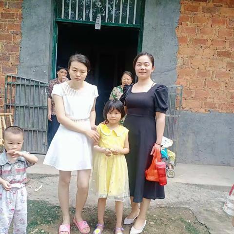 有你，有我，有爱，一路同行——记东源乡桃源小学“万师访万家”活动