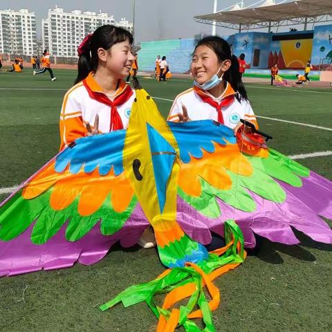 走进春天，放飞梦想——记晨曦中队放风筝活动