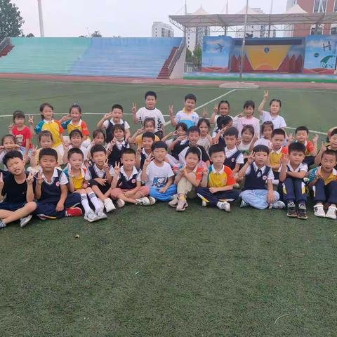 一年级三班小学生活第一个月总结