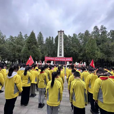 “传承红色基因，缅怀先烈先辈”洛宁县文昌小学革命教育实践活动。