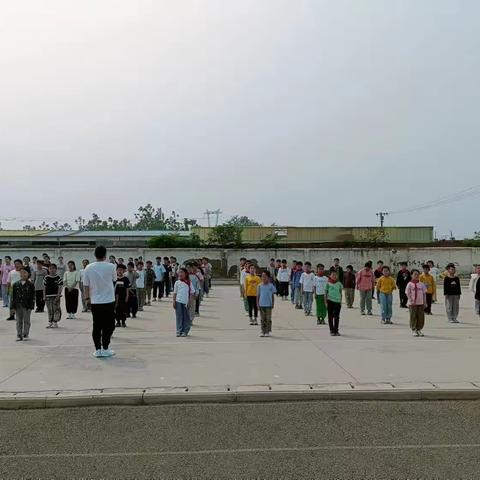 “人间四月芳菲尽”正是春天好时节 褚河街道巴庄回族小学举行春季运动会