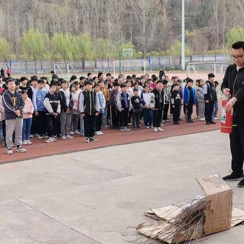 青要山镇初级中学开展新学期消防逃生安全应急疏散演练