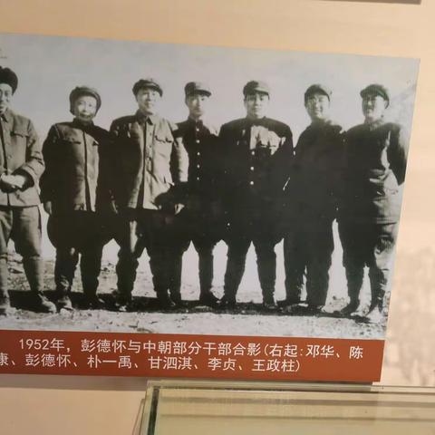 向所有革命先烈致敬！