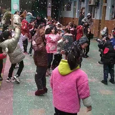 金贝贝幼儿园下雪啦