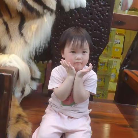 孙女归来乐陶陶