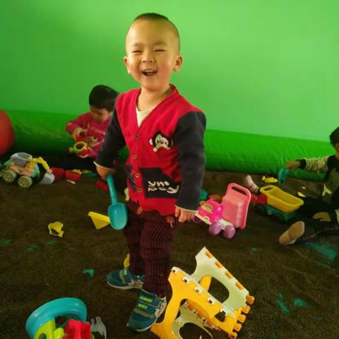 贝多多幼儿园小班果果的个人风采！