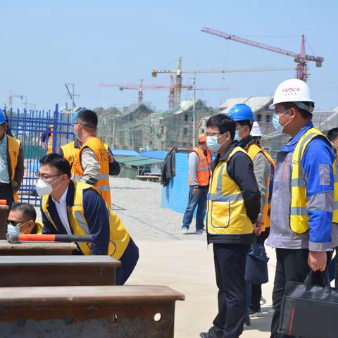 济南铁路局领导深入中铁六局台前县G342下穿瓦日汤台及京九铁路桥工程考察指导工作