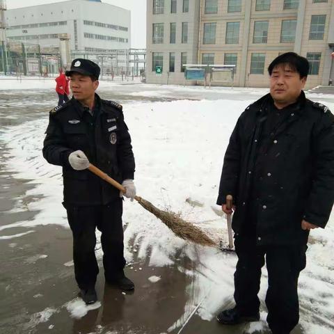 及时清扫积雪 确保道路畅通