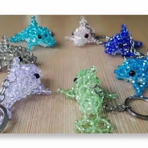 五年级综合实践活动                   《初识串珠——制作串珠小饰品》