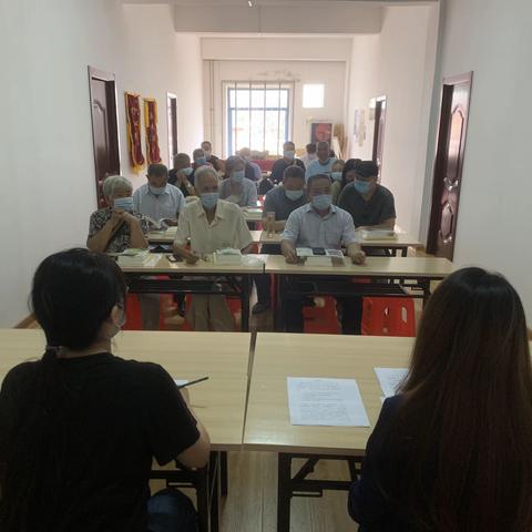 兴隆山庄社区：开展离退休老党员座谈会