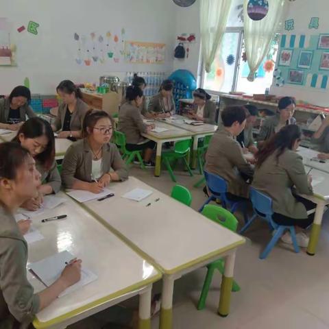 【提高教师业务能力  促进教师专业成长】风陵渡实验幼儿园教研活动