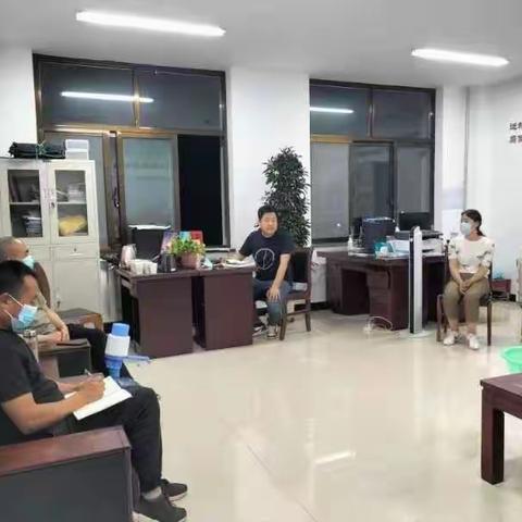 小川村：雨中坚守，雨后清淤 确保路畅街清