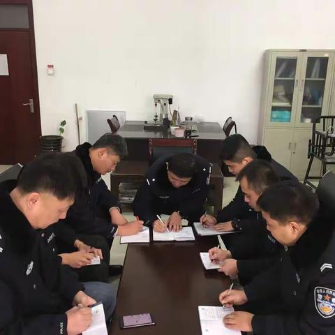 刑警大队反诈骗中队召开队务会传达分局关于“两整治一教育”文件精神。