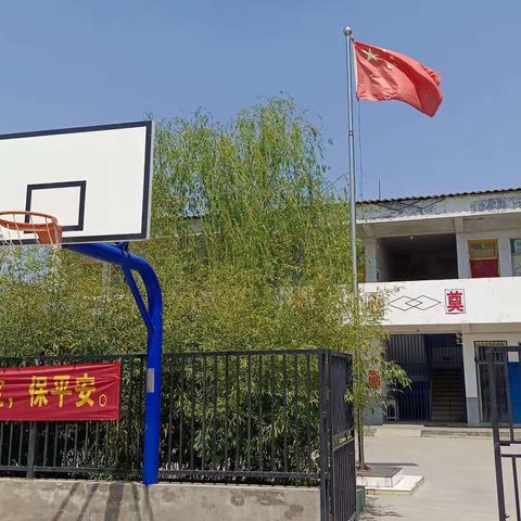 赵保镇南窑小学欢迎你。