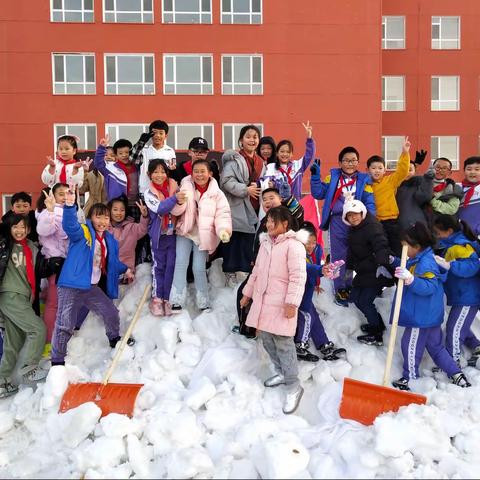 2021年冬大暴雪后我们第一次集体扫雪