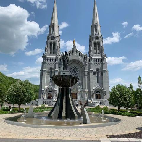 圣安妮大教堂 Basilique Sainte-Anne-de-Beaupré，魁北克，加拿大