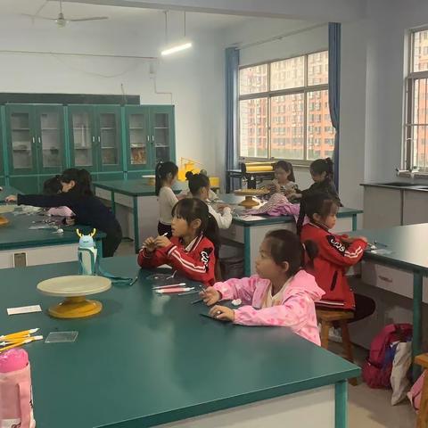 以灵心巧手，获硕果累累——巧手慧心社团活动