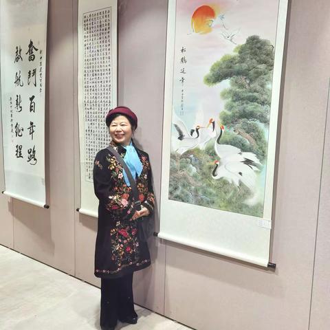 渝李家沱挥毫墨，莉萍巧手绘丹鹤