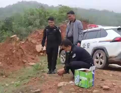 万德派出所警民联手放生一只国家三级保护动物“竹鸡”