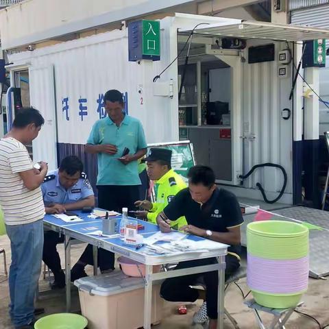 武定县公安局万德派出所联合检测站开展摩托车年检下乡便民服务活动