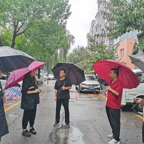 儒林街道温泉南区东里社区对这次特大暴雨严防死守