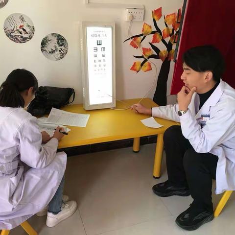 保护视力从小抓起--华州区铁路医院视力筛查走进城南幼儿园