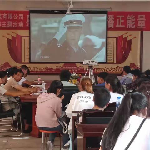 云南省楚雄州南华县公安交警大队民警到楚雄腾龙机动车驾驶培训有限公司开展“五个一”宣传活动