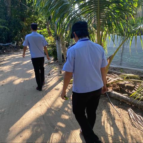 2022年12月10日，三灶村联防队员在辖区巡逻防控工作