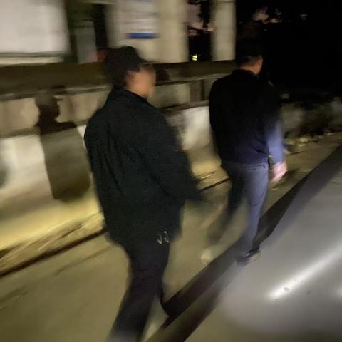 2022年12月7日晚。三灶村联防队员在辖区巡逻防控工作