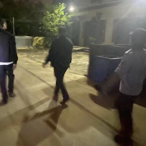 2022年12月6日晚。三灶村联防队员在辖区巡逻防控工作