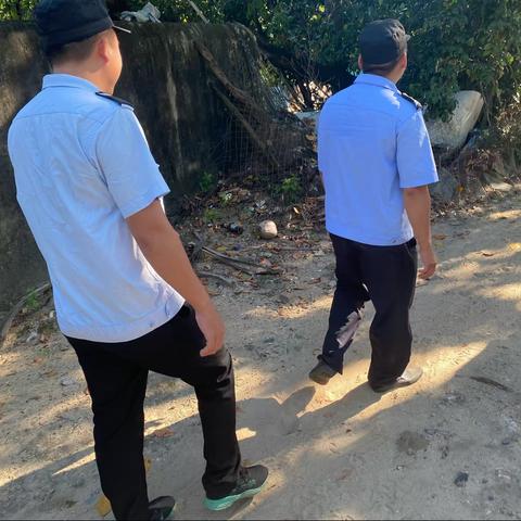 2022年12月8日，三灶村联防队员在辖区巡逻防控工作