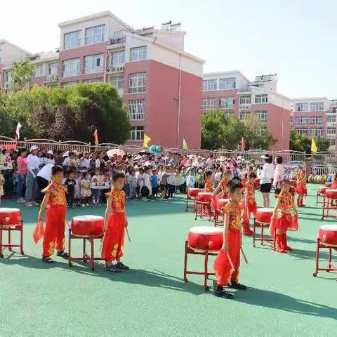 胜兴幼儿园欢庆“六一”系列活动之跳蚤市场热闹开市