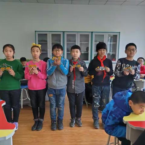 走进益智拼装综合实践活动