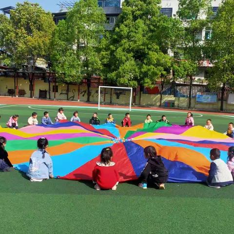 民族小学附属幼儿园小二班本周活动小结