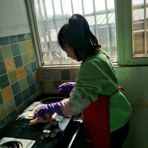 马上过年了，我们全家开始大扫除了