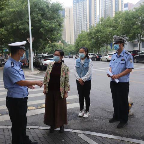 【高新事故】高新大队第三党支部到奥龙社区开展警民联动大走访活动