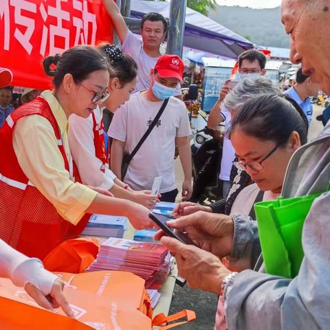 三亚市吉阳区民政局开展社会救助宣传活动