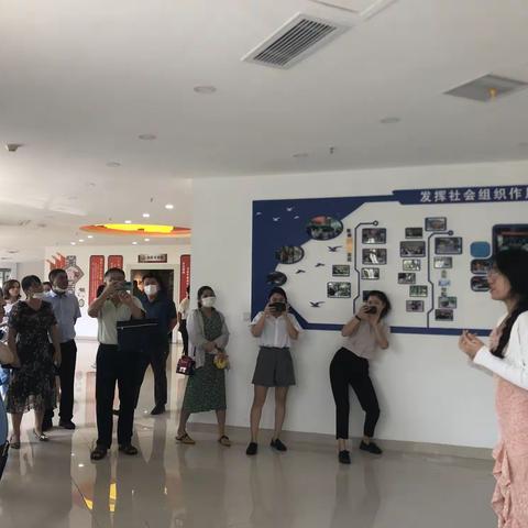 三亚市委宣传部常务副部长邢洪飚率队莅临美兰区社会组织孵化基地参观调研