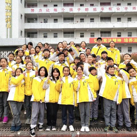 13.13非同一般，扬帆把舵!奋勇拚搏!713班是由46名学生组建的班集体，他们阳光，积极，向上…