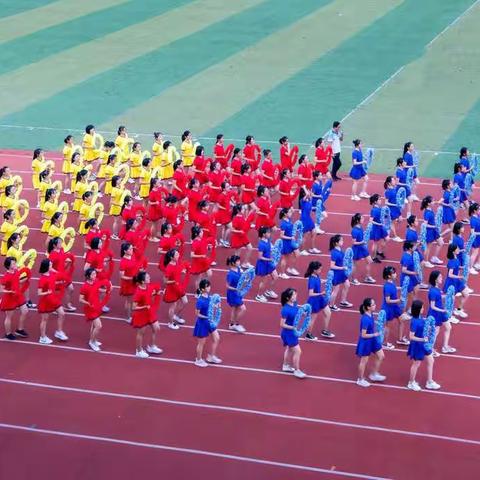华诞七十迎国庆，一中东校在行动